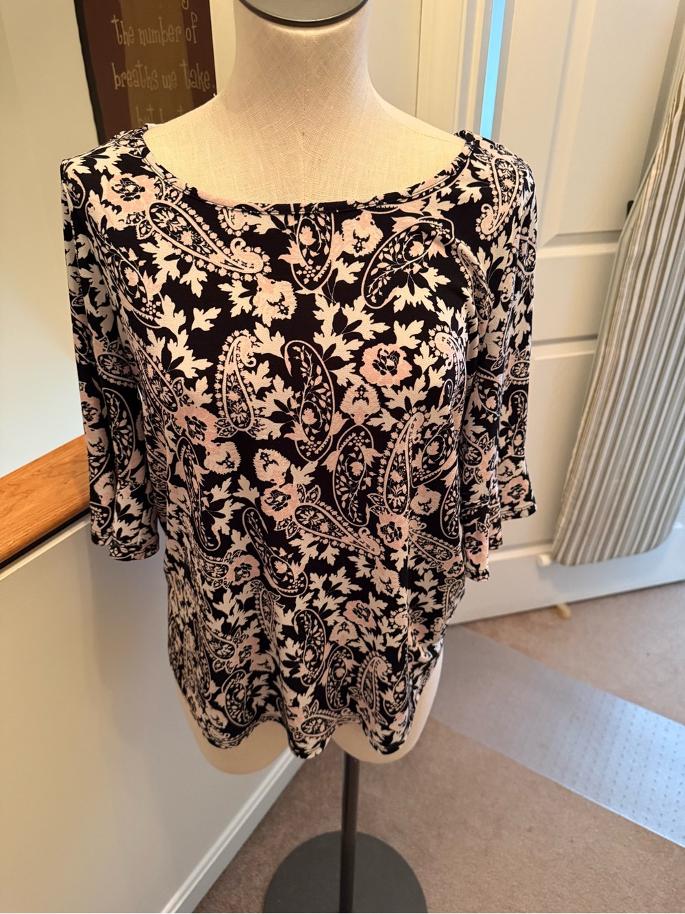 Roz & Ali Black and Blush Paisley Scoop Neck Top